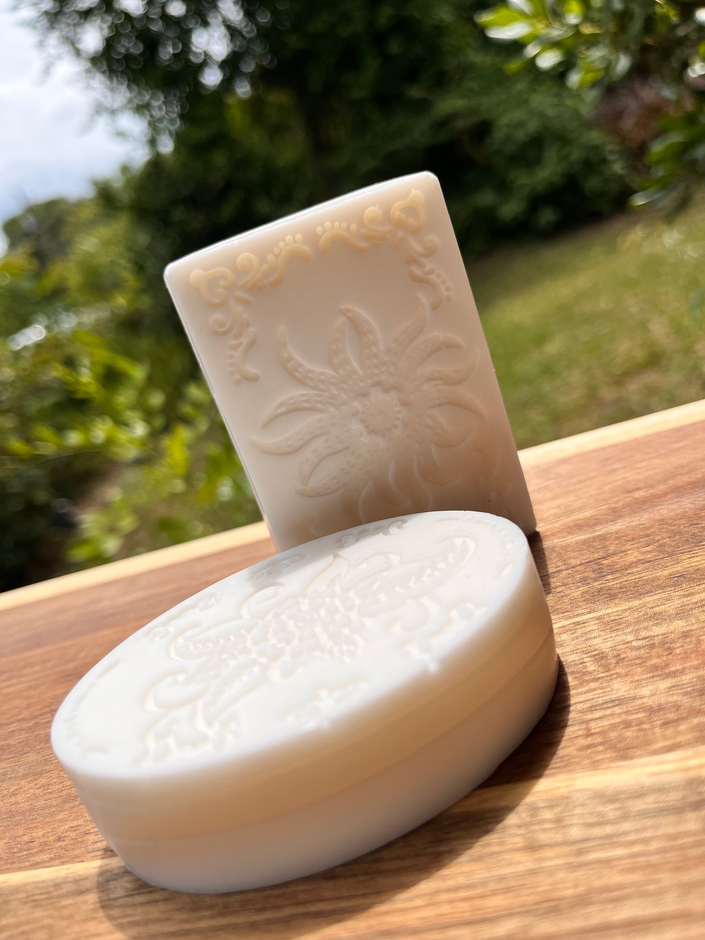 The Aura Bar - Peony, Roses, and Daffodils Delight